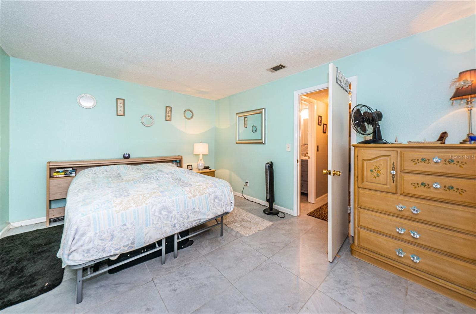 PARADISE SHORES - Residential