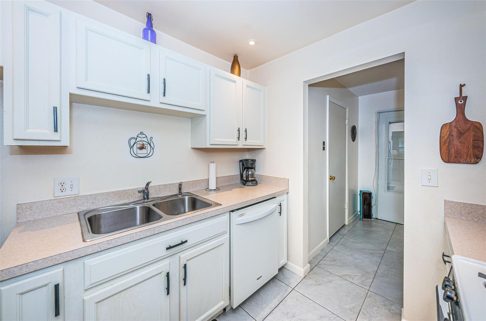 PARADISE SHORES - Residential