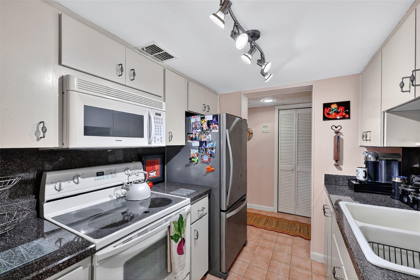 ROYAL RICHEY VILLAGE CONDO 02 - Residential