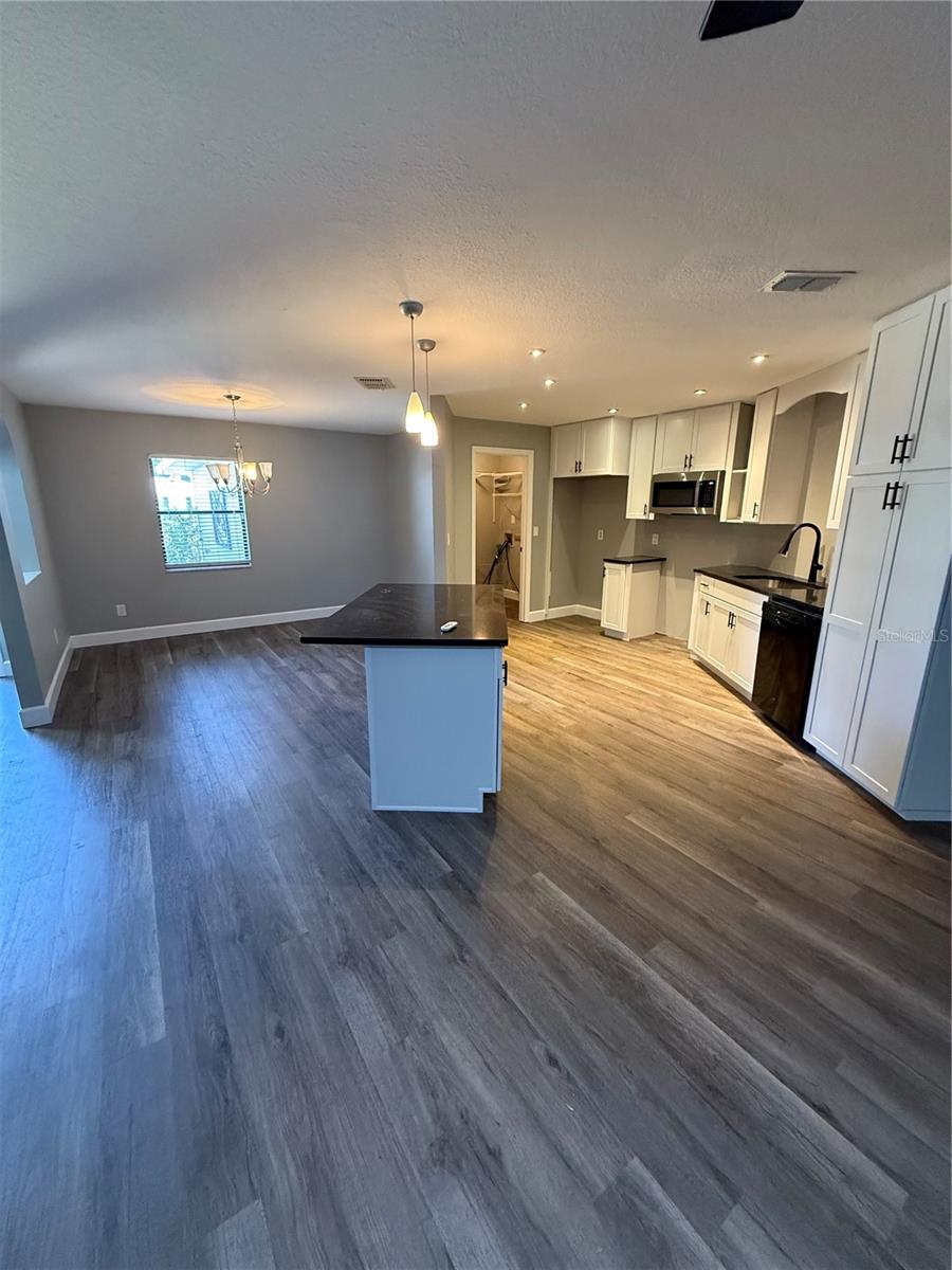 ELOISE WOODS LAKE RING UNIT - Residential