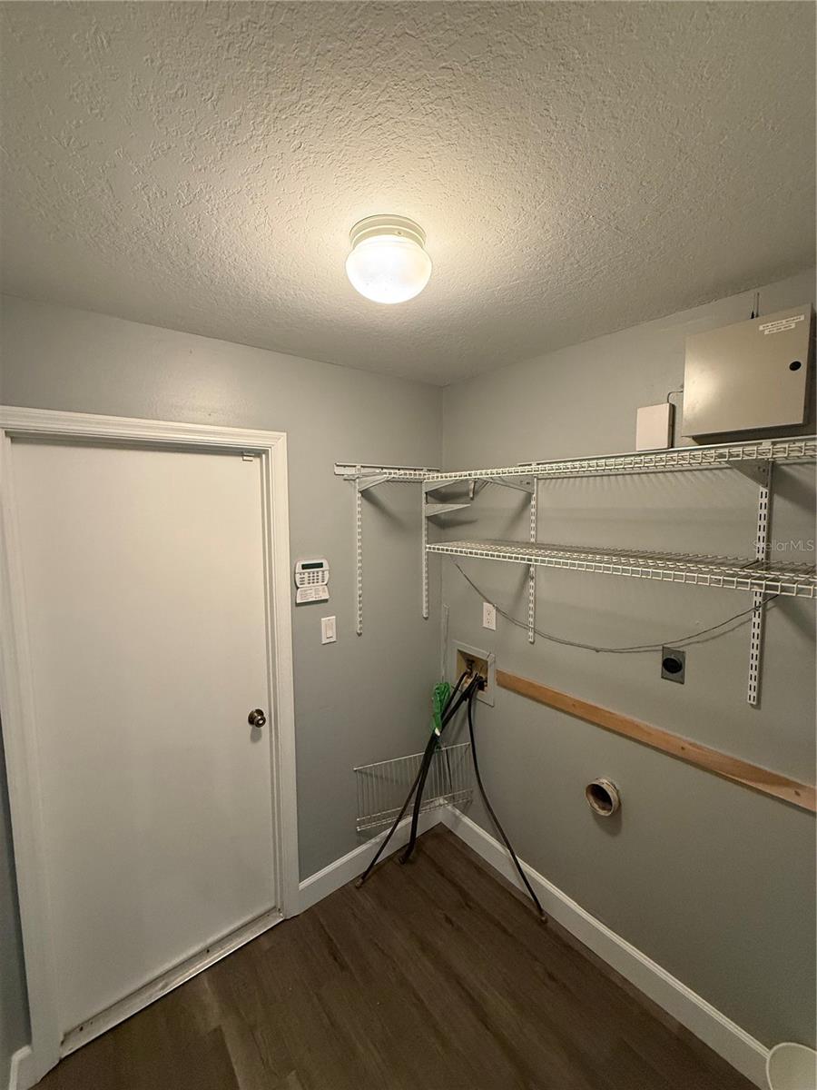 ELOISE WOODS LAKE RING UNIT - Residential