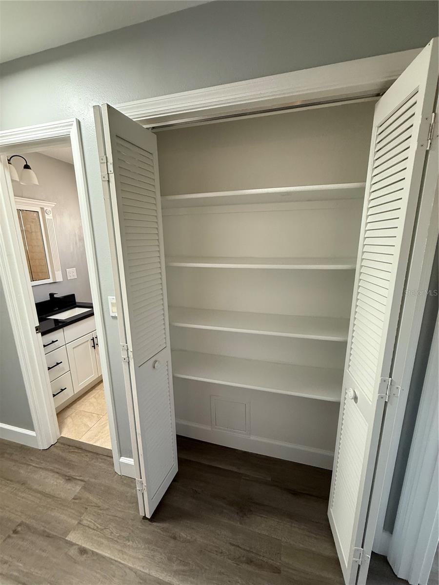 ELOISE WOODS LAKE RING UNIT - Residential