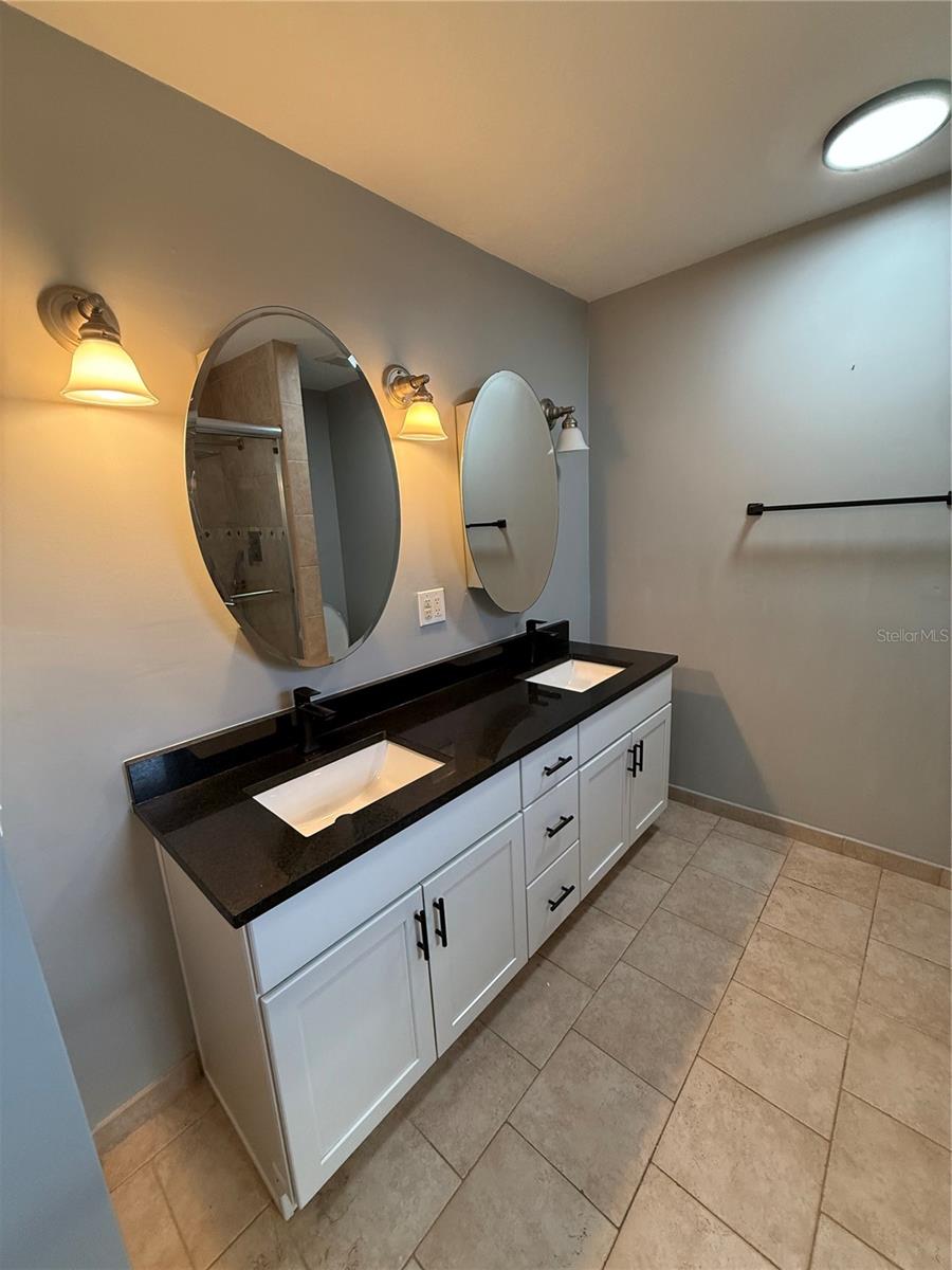 ELOISE WOODS LAKE RING UNIT - Residential