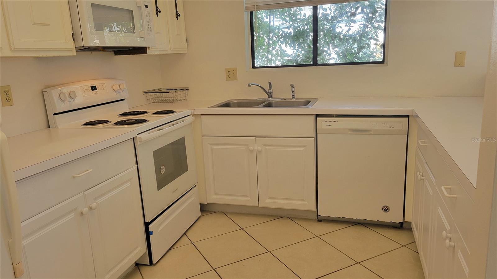 BENEVA RIDGE - Residential Lease