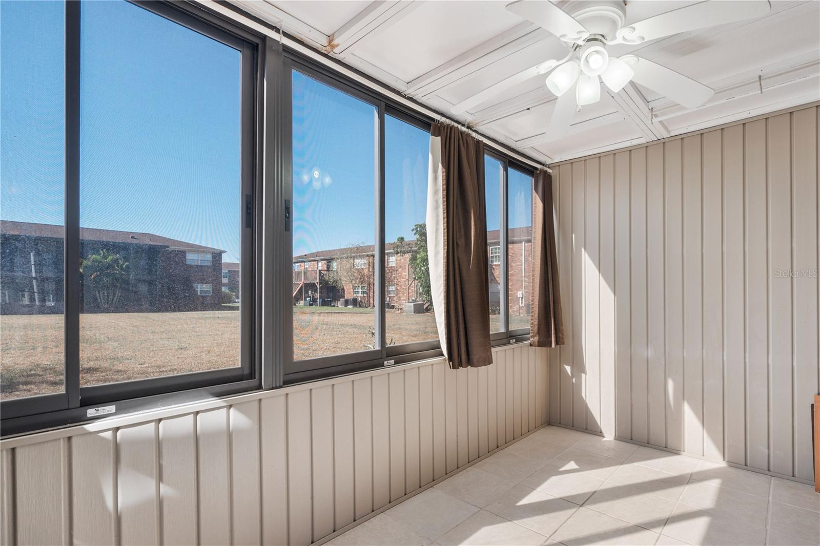 LAKE BENTLEY SHORES CONDO PH 01 - Residential