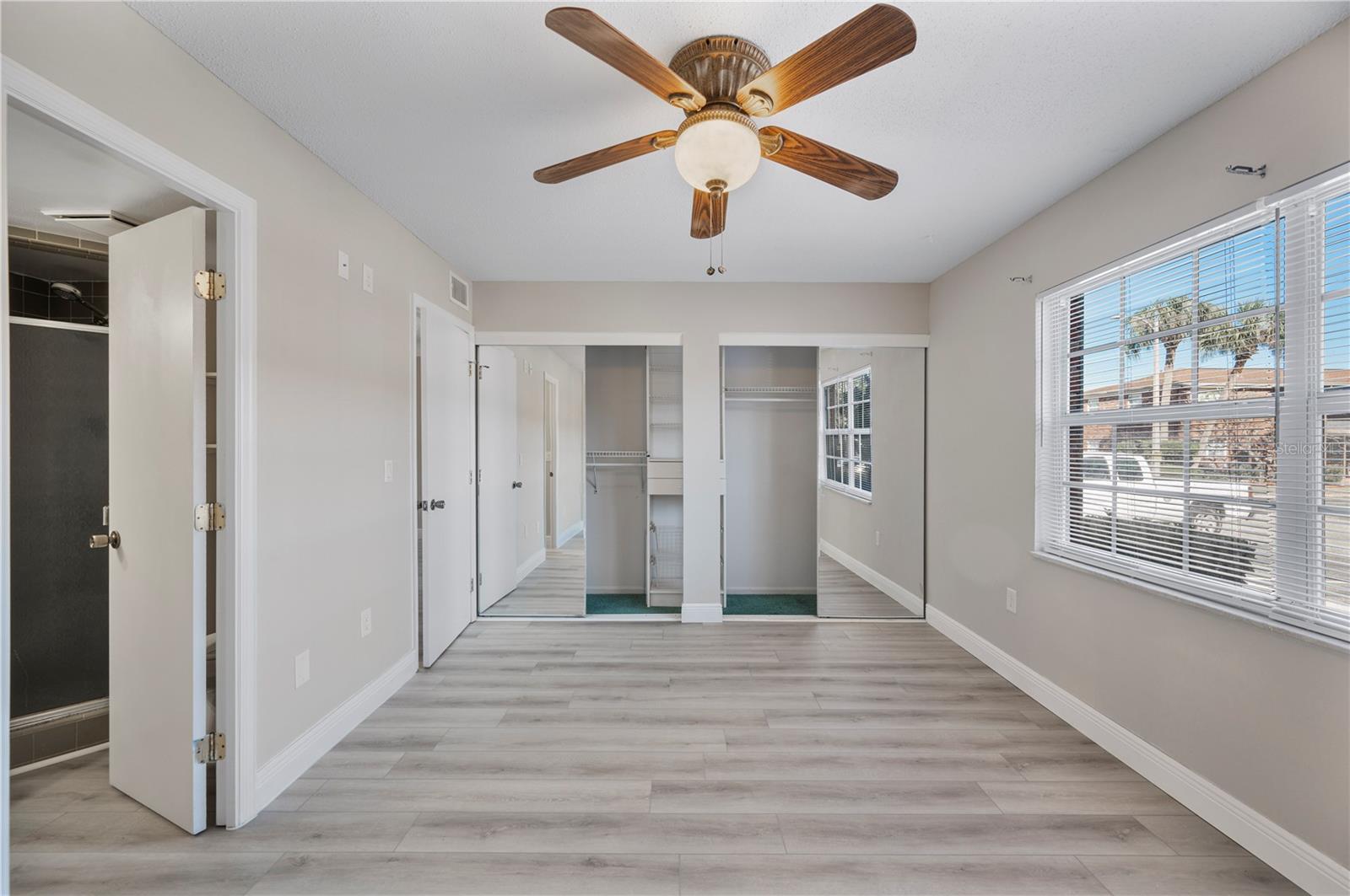 LAKE BENTLEY SHORES CONDO PH 01 - Residential