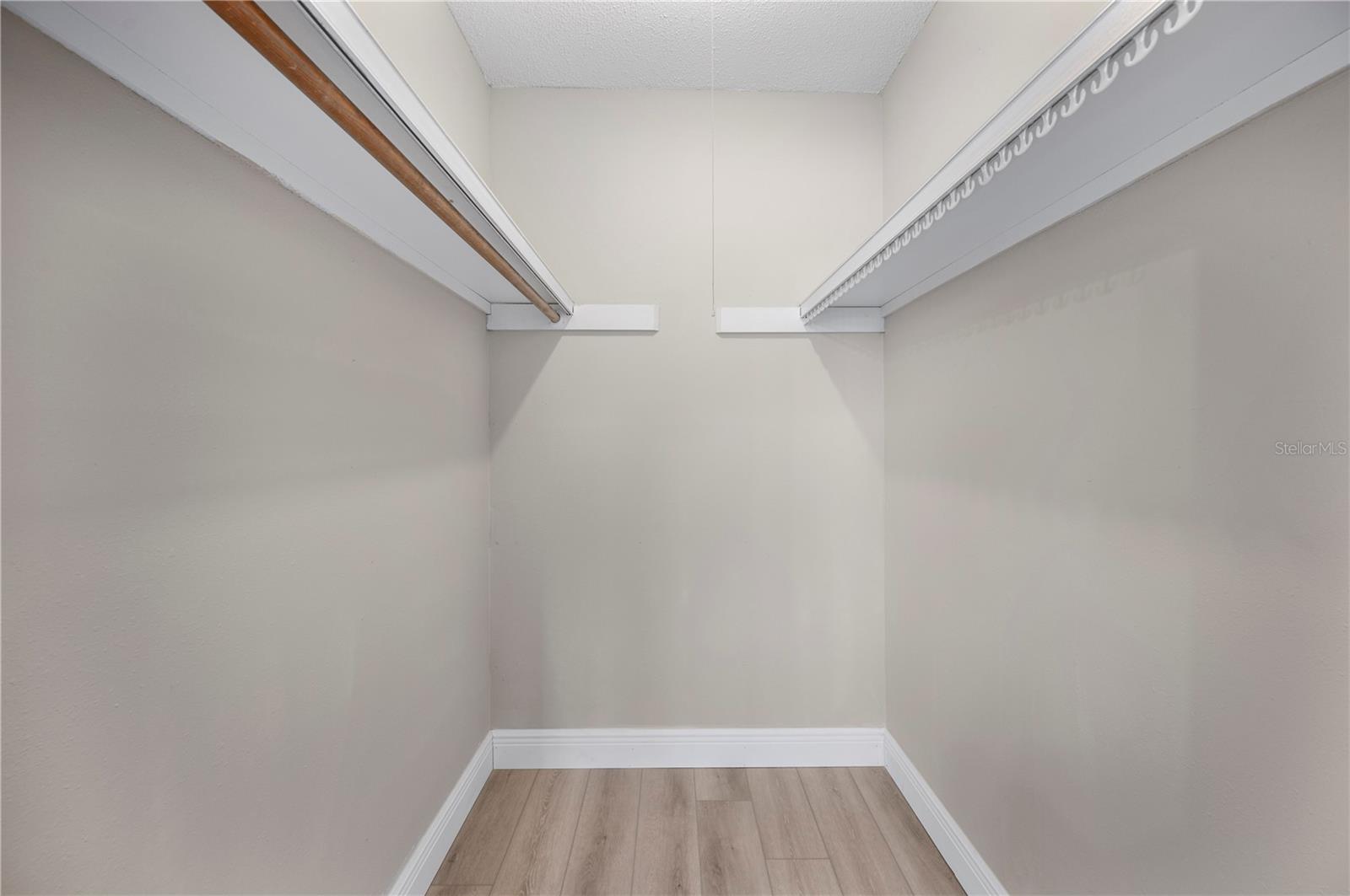 LAKE BENTLEY SHORES CONDO PH 01 - Residential