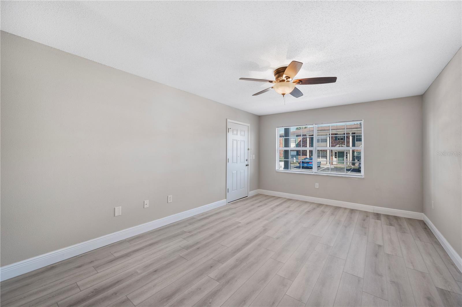 LAKE BENTLEY SHORES CONDO PH 01 - Residential