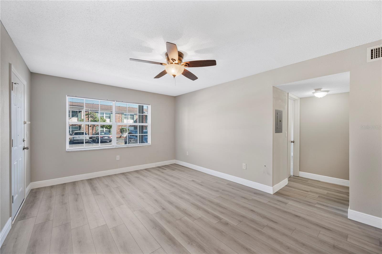 LAKE BENTLEY SHORES CONDO PH 01 - Residential