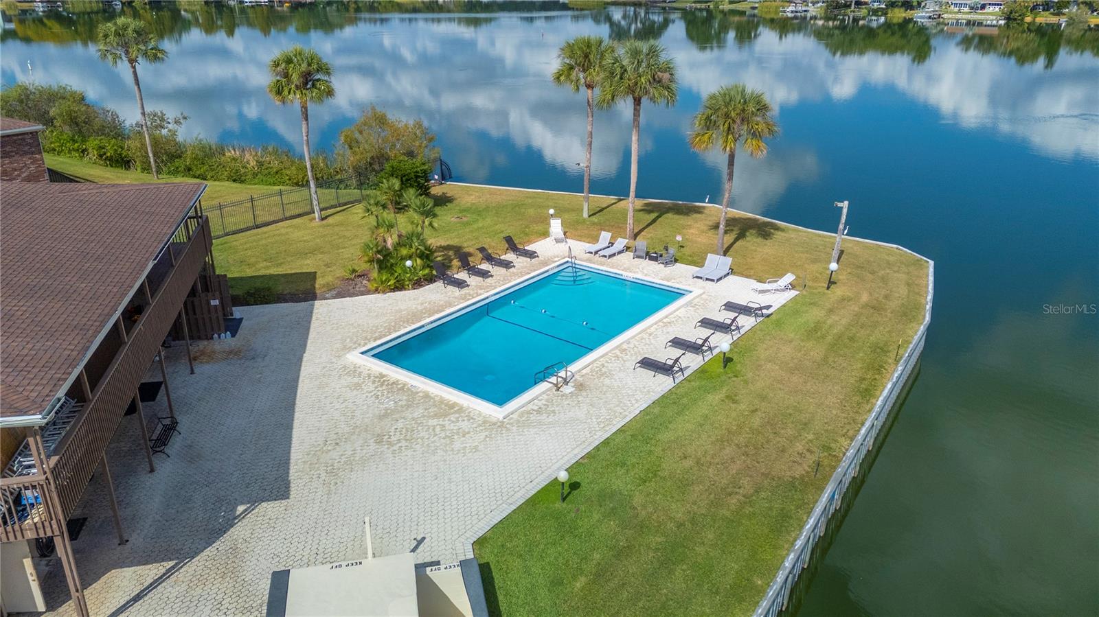 LAKE BENTLEY SHORES CONDO PH 01 - Residential