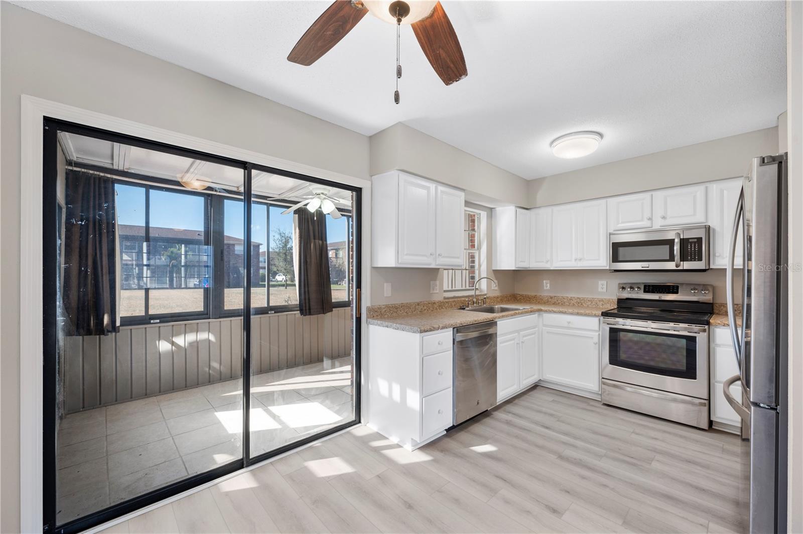 LAKE BENTLEY SHORES CONDO PH 01 - Residential