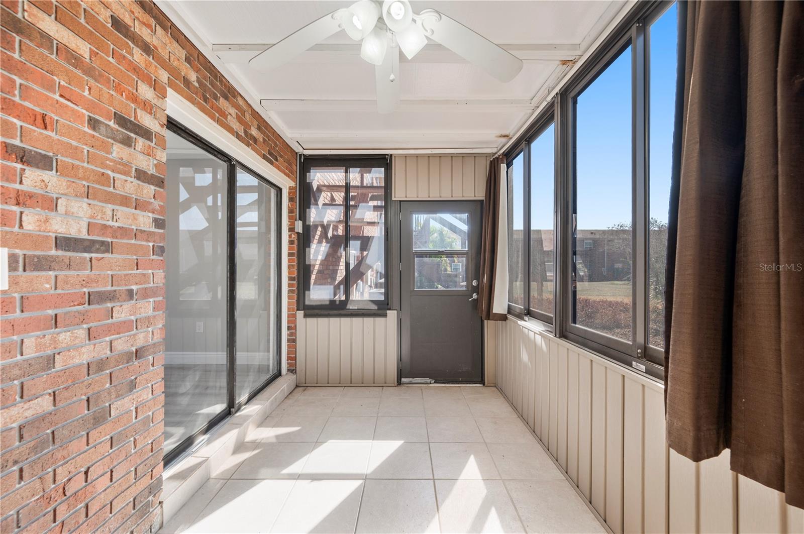 LAKE BENTLEY SHORES CONDO PH 01 - Residential