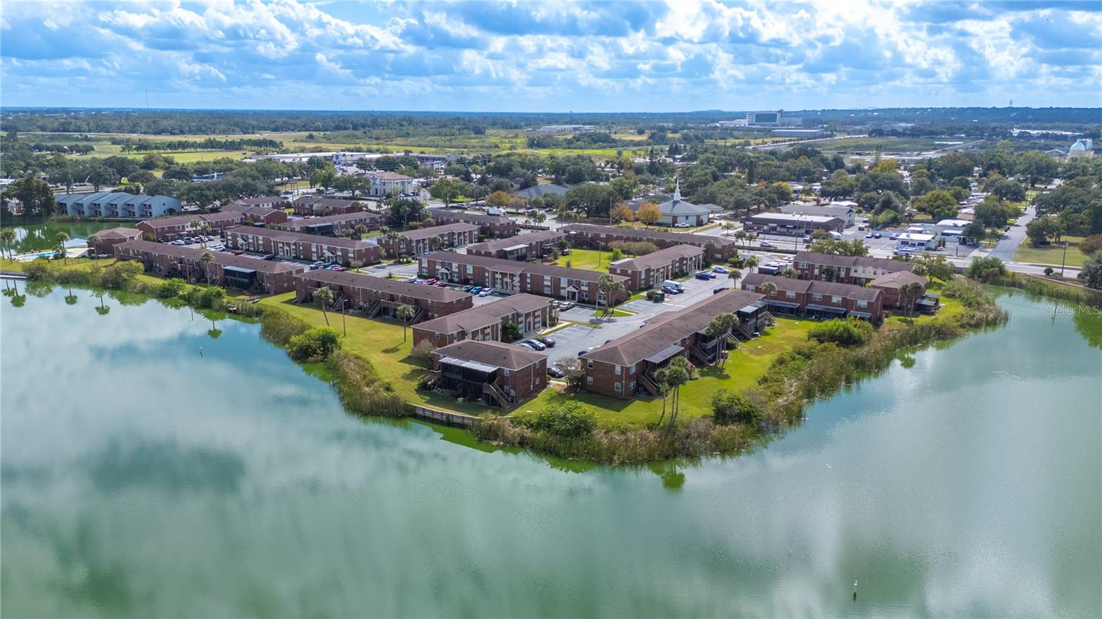LAKE BENTLEY SHORES CONDO PH 01 - Residential