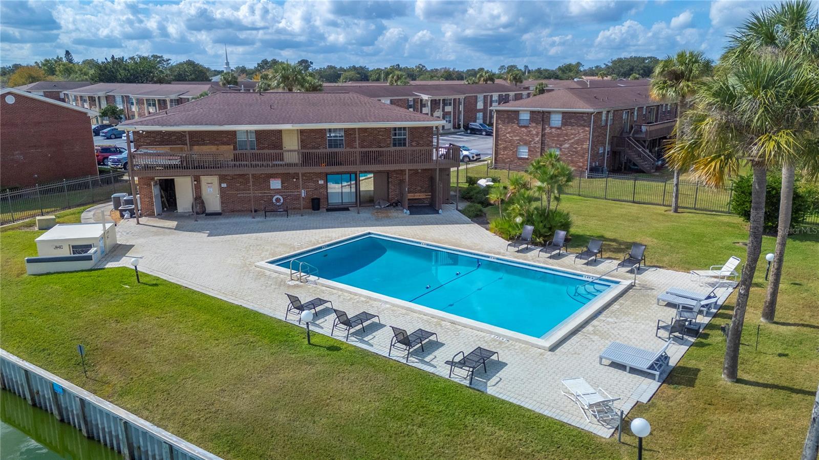 LAKE BENTLEY SHORES CONDO PH 01 - Residential