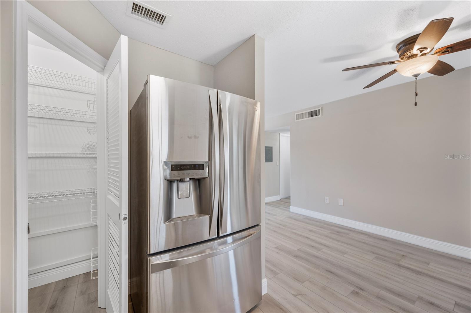 LAKE BENTLEY SHORES CONDO PH 01 - Residential