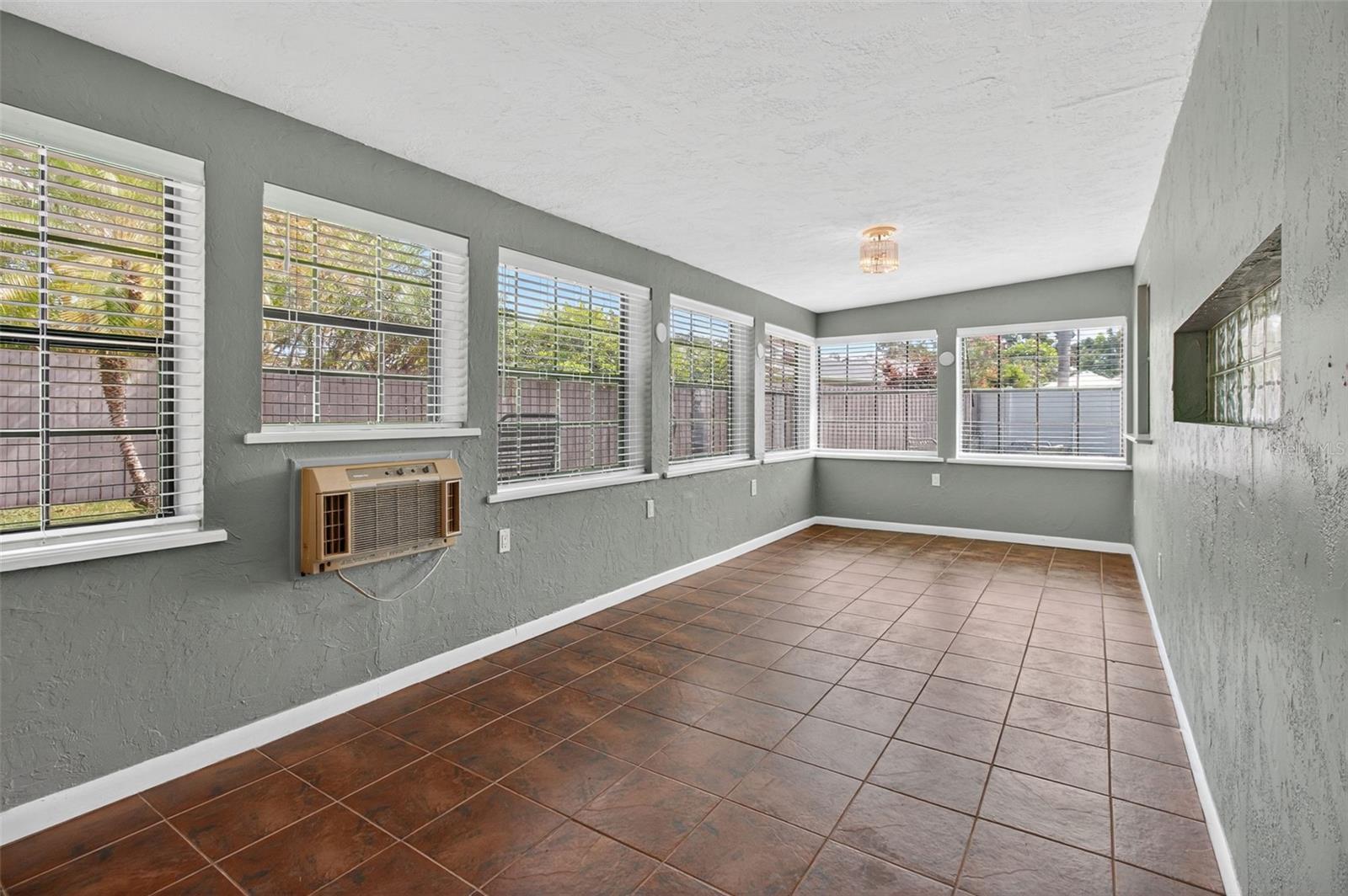 ROSETREE ESTATES - Residential