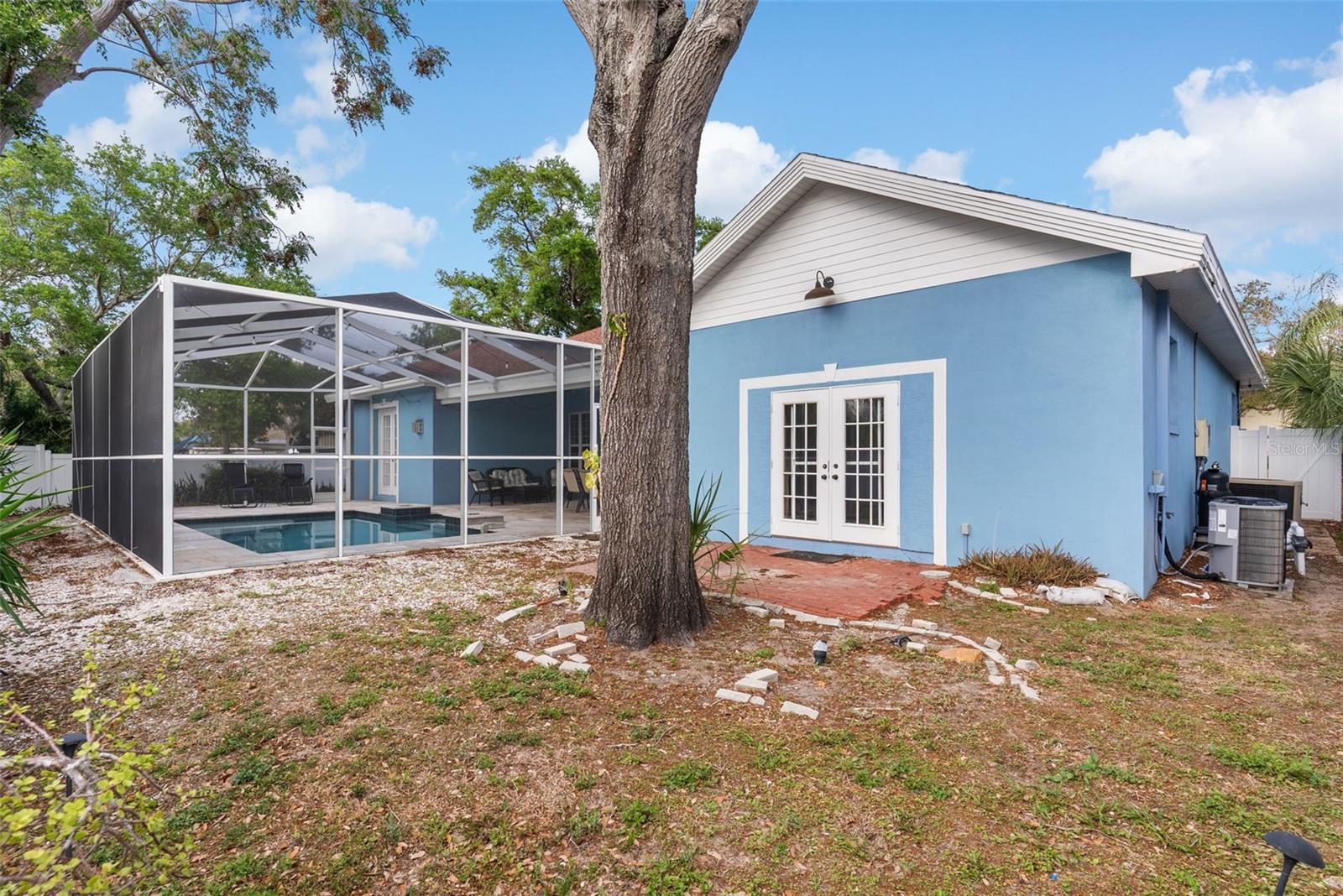 YELLOW BANKS GROVE - Residential