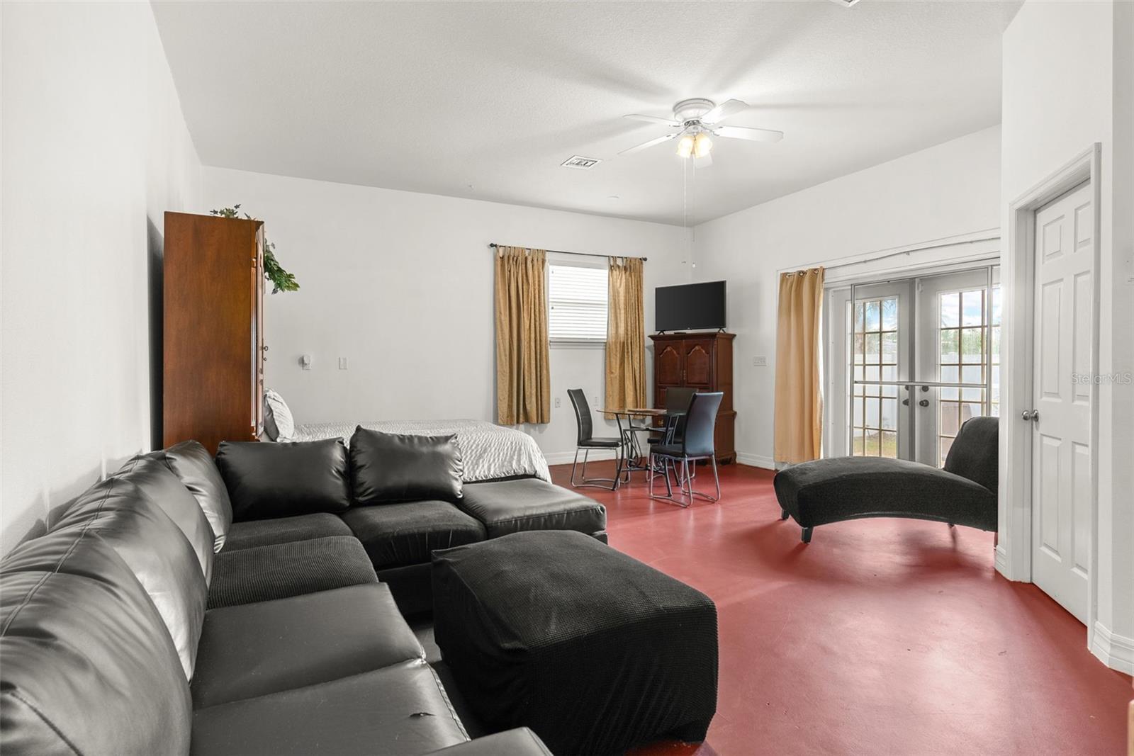 YELLOW BANKS GROVE - Residential