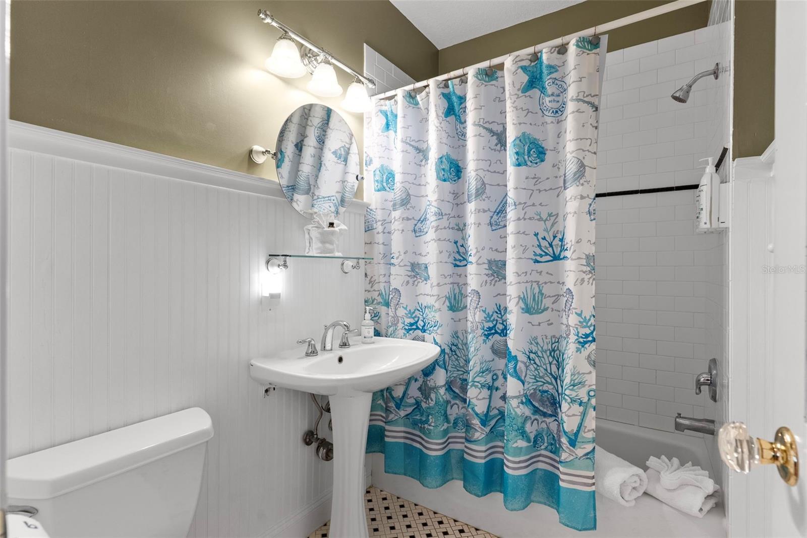 YELLOW BANKS GROVE - Residential