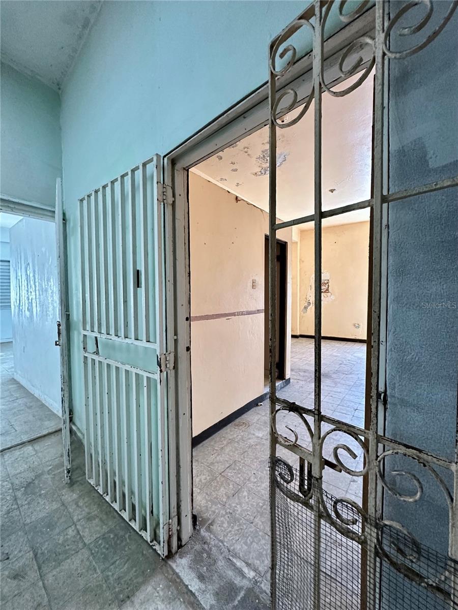 608 MONSERRATE - Commercial Sale