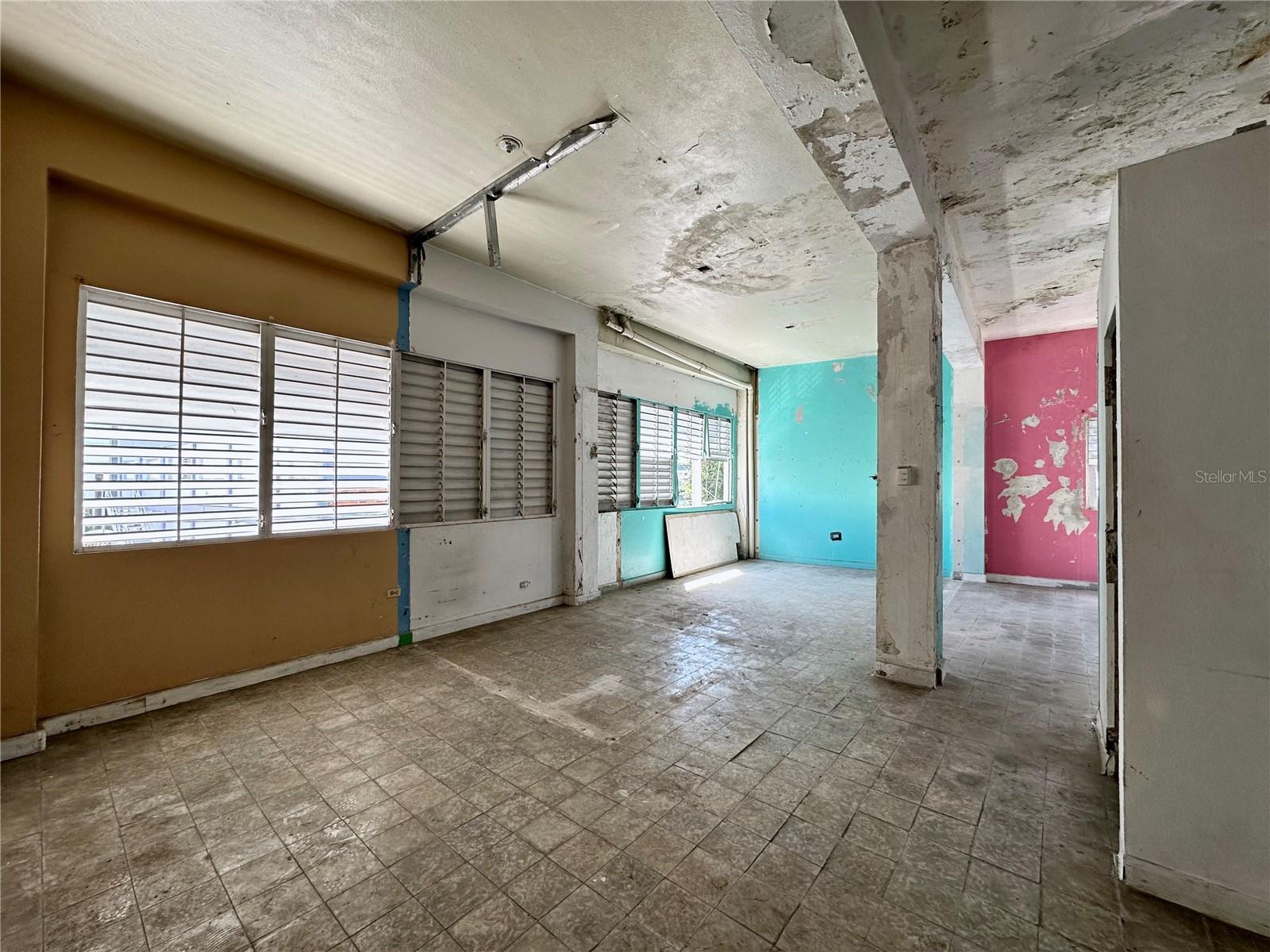 608 MONSERRATE - Commercial Sale