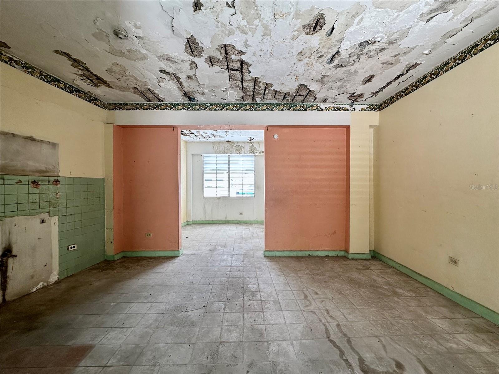 608 MONSERRATE - Commercial Sale