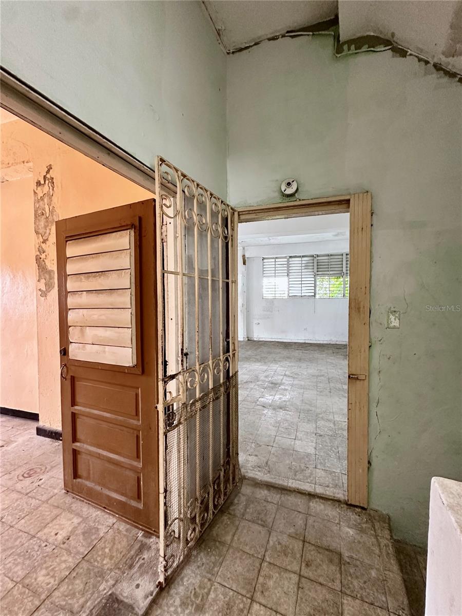 608 MONSERRATE - Commercial Sale