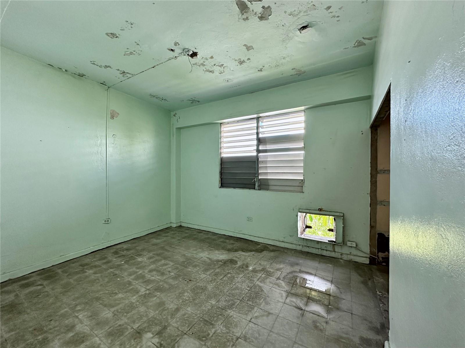 608 MONSERRATE - Commercial Sale