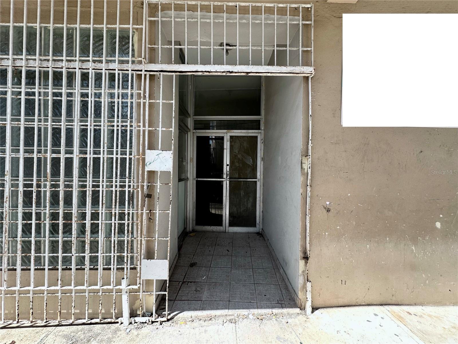 608 MONSERRATE - Commercial Sale