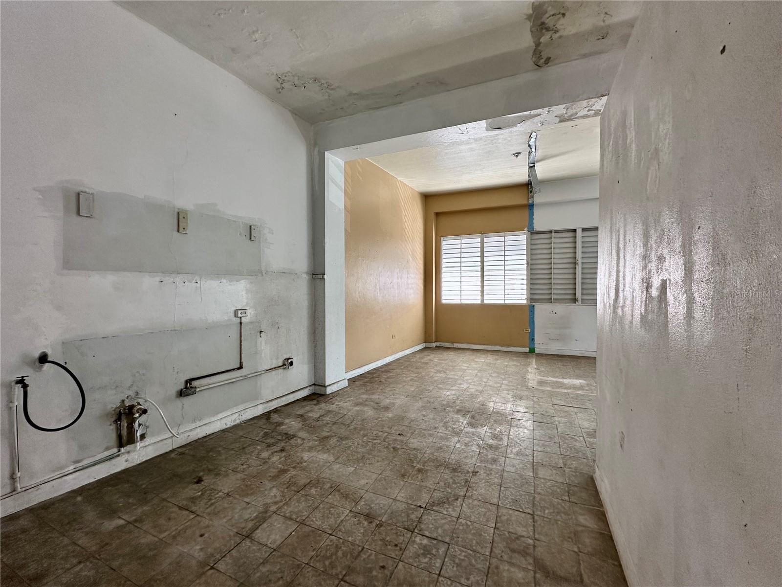 608 MONSERRATE - Commercial Sale