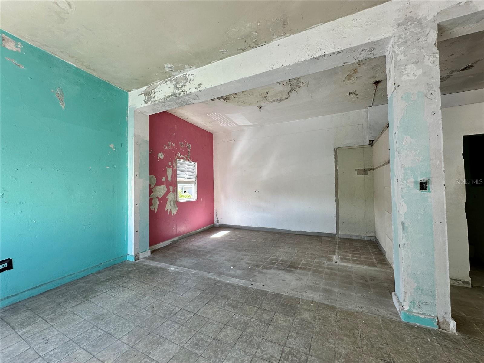 608 MONSERRATE - Commercial Sale