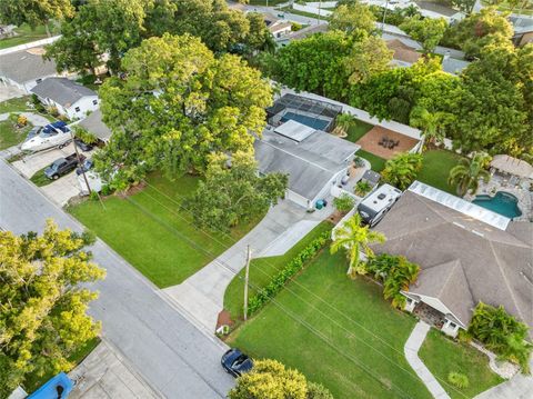 A home in SEMINOLE