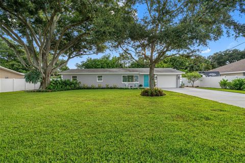 A home in SEMINOLE