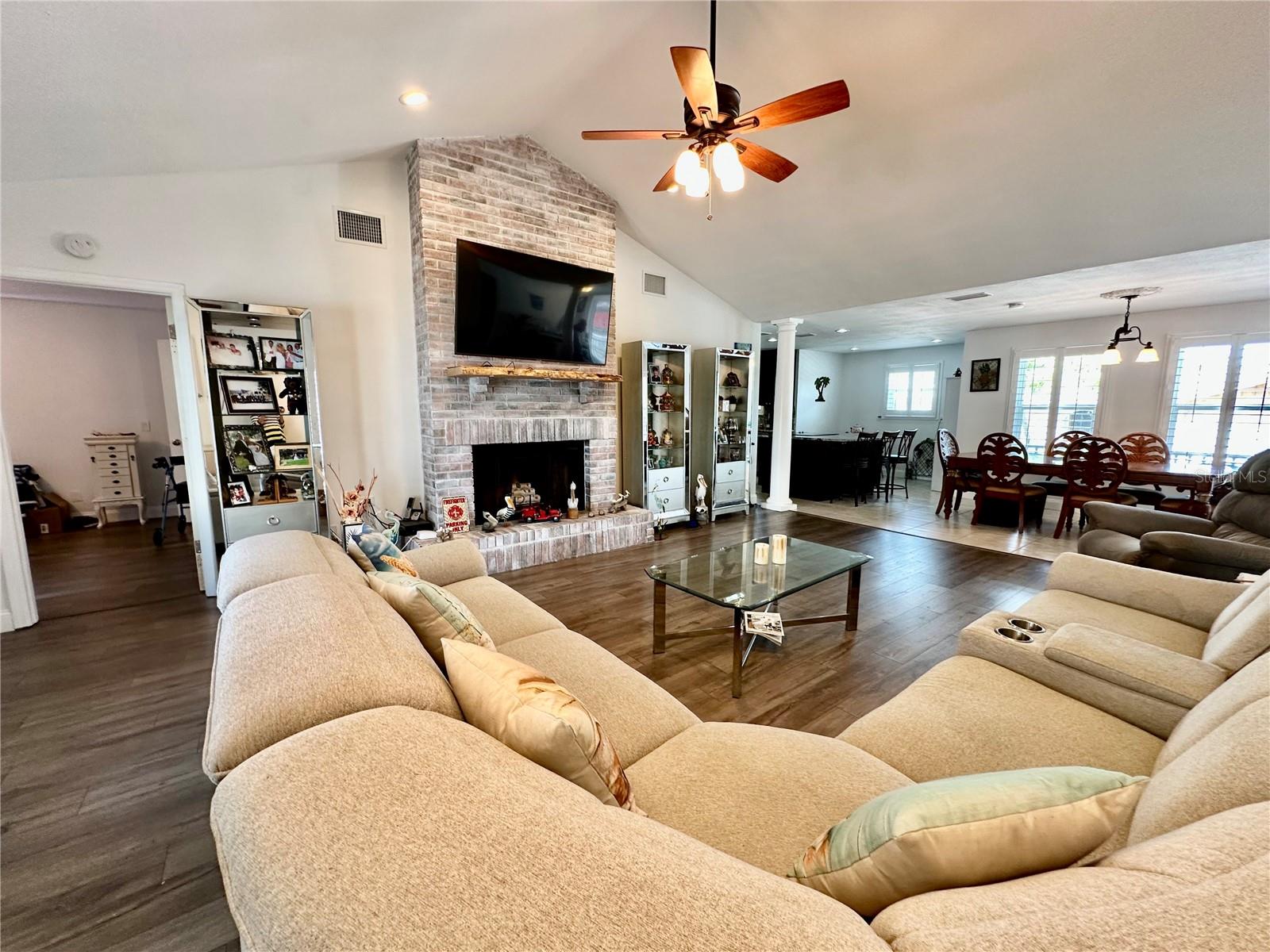 LAKE VALENCIA - - Residential