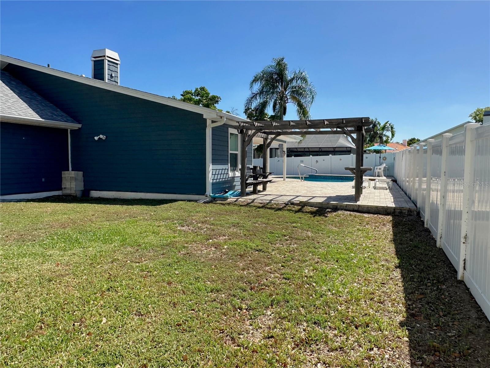 LAKE VALENCIA - - Residential