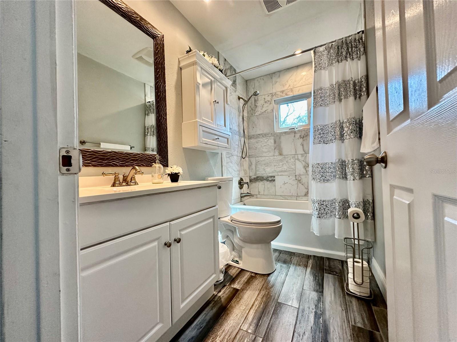 LAKE VALENCIA - - Residential