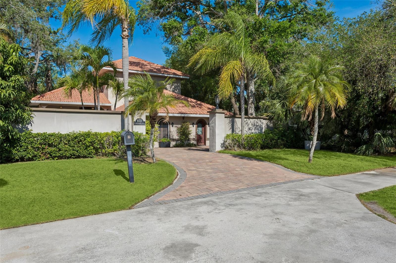 813 S WEST SHORE BOULEVARD