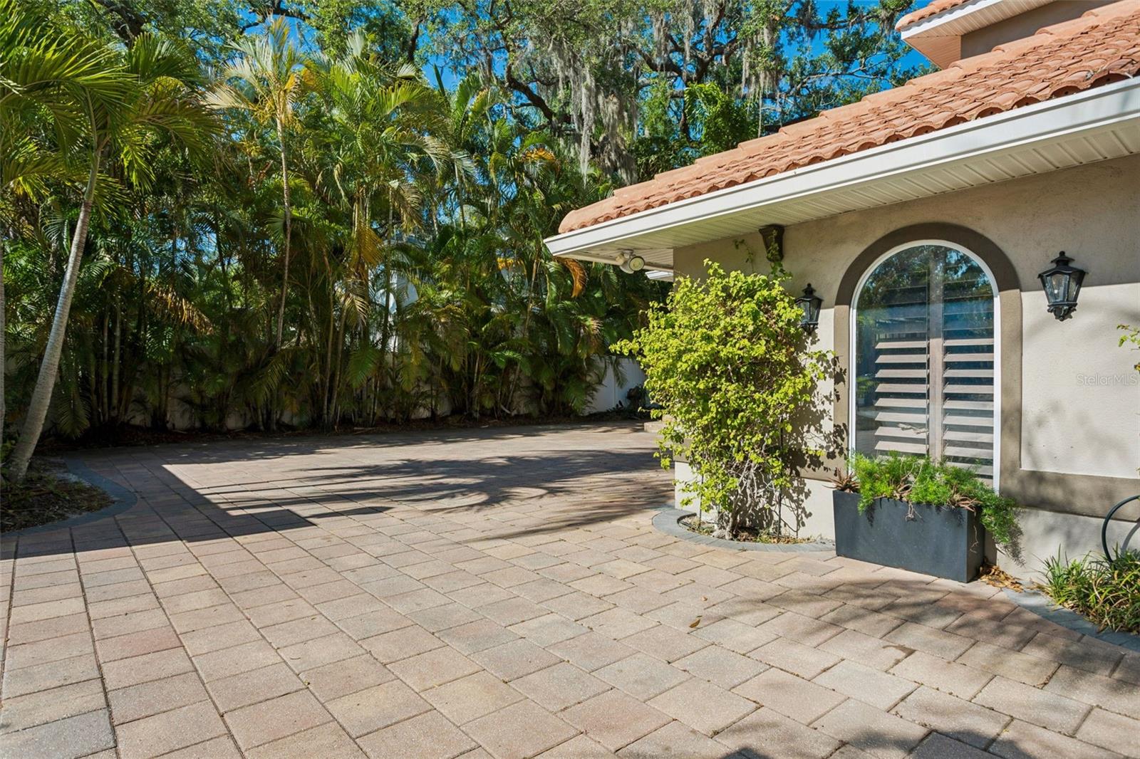 813 S WEST SHORE BOULEVARD