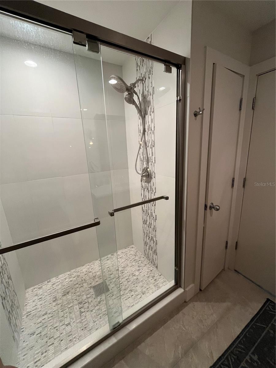 GRAND CENTRAL AT KENNEDY RESID - Residential