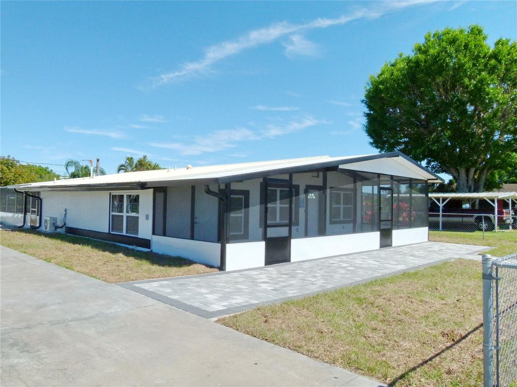 Photo of 2203 SE 8th Avenue, Okeechobee, FL 34974 (MLS # OK225064)