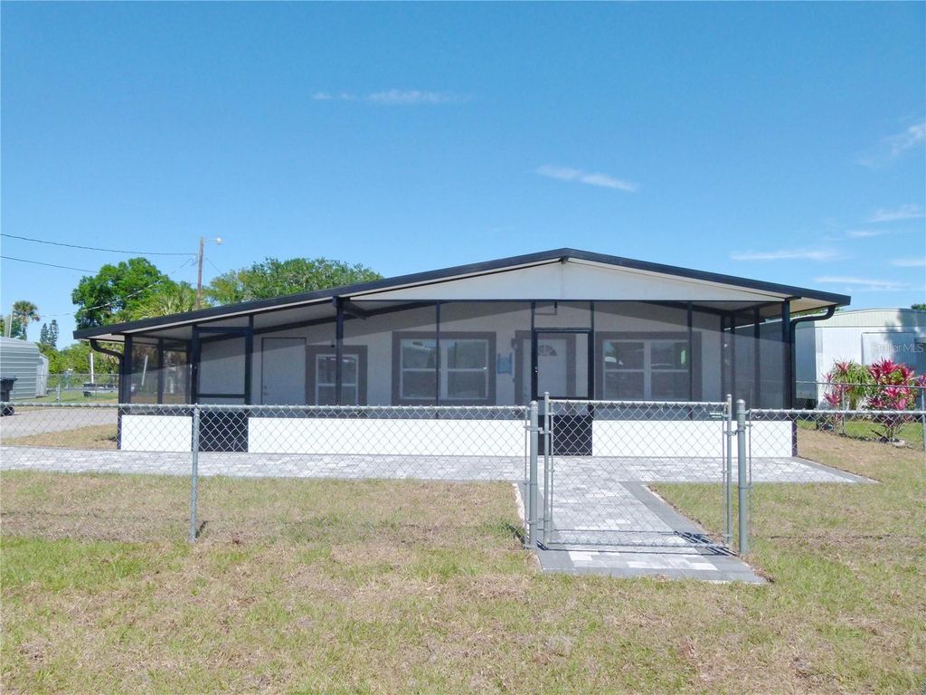 Photo of 2203 SE 8th Avenue, Okeechobee, FL 34974 (MLS # OK225064)