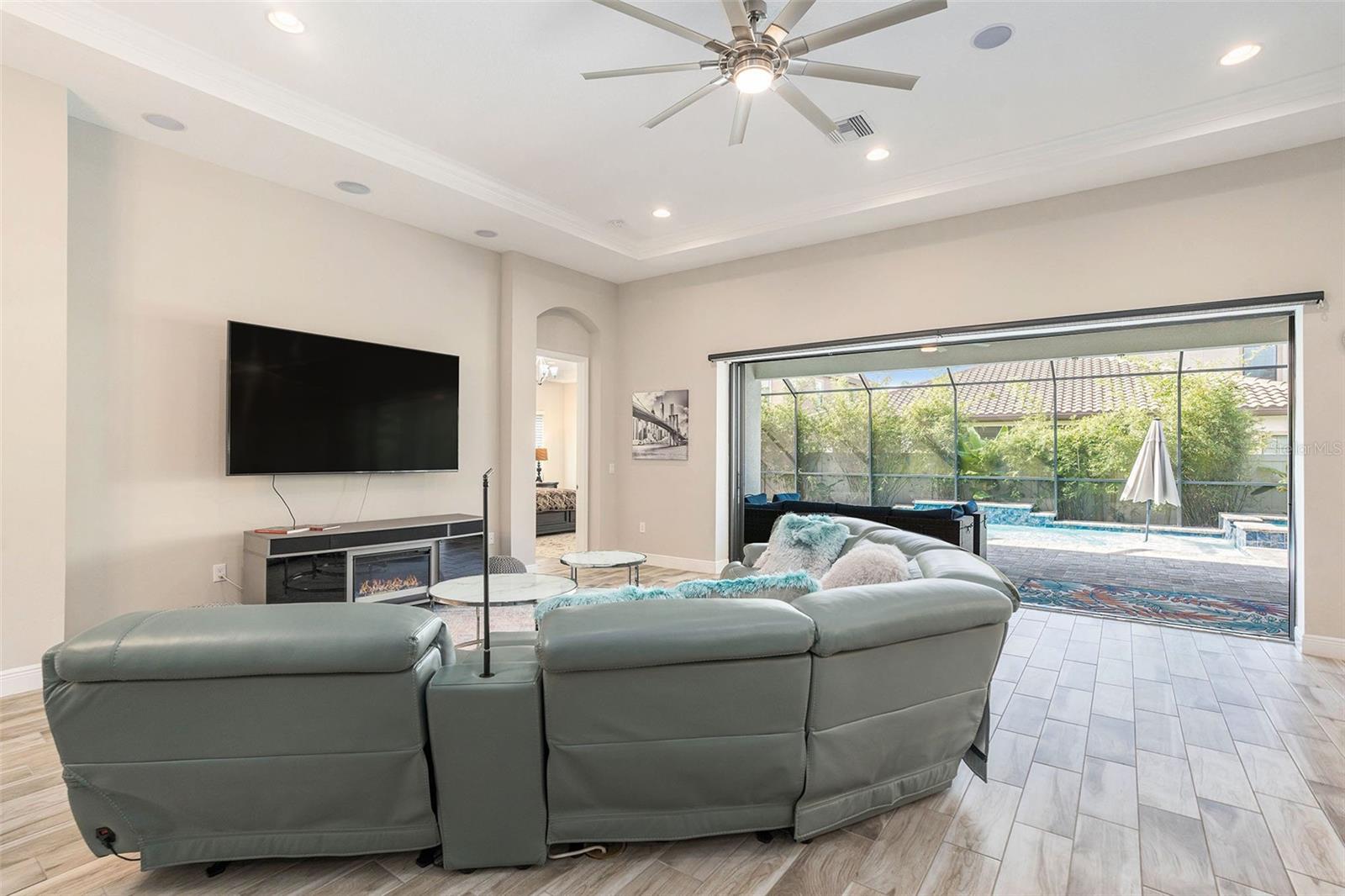 PRISTINE LAKE PRESERVE - Residential