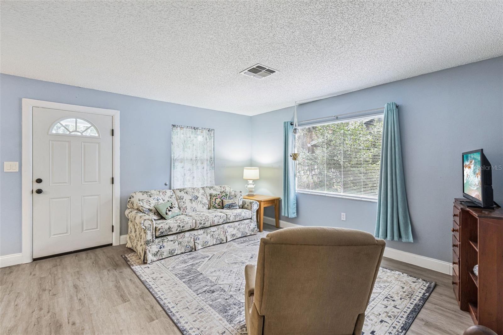 690 E JACKSON AVENUE