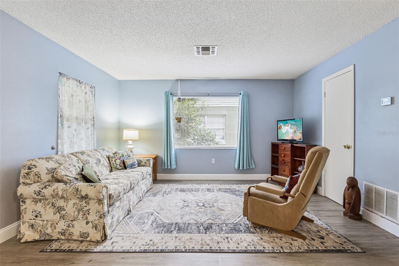 690 E JACKSON AVENUE