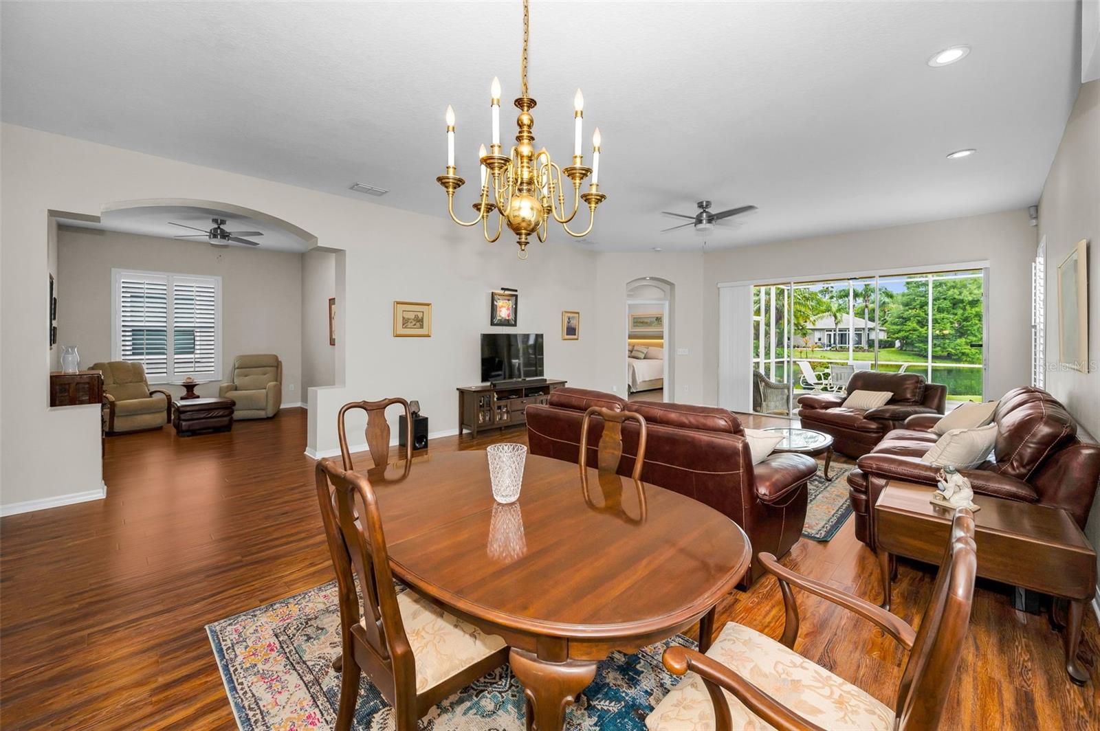 1528 RIVERDALE DRIVE