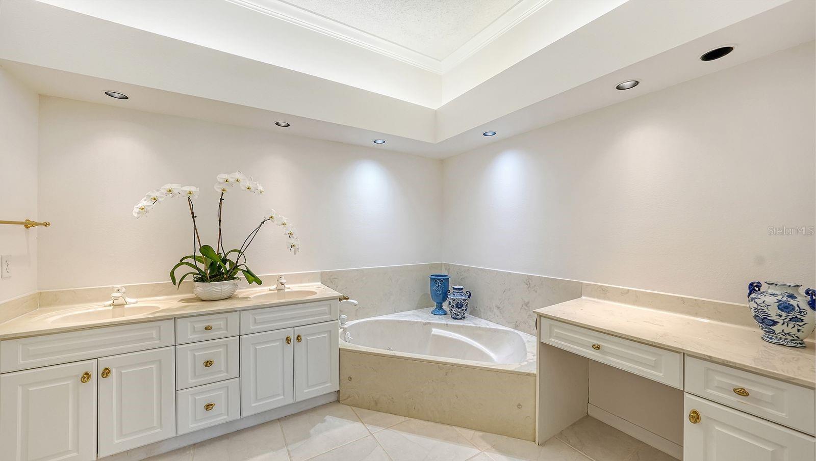 CLUB VILLAS II AT PALM-AIRE - Residential