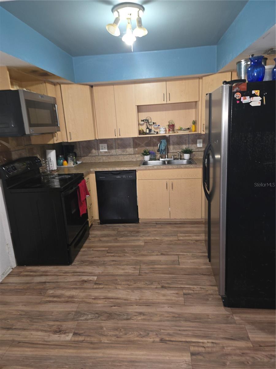 FAIRWAY OAKS - Residential