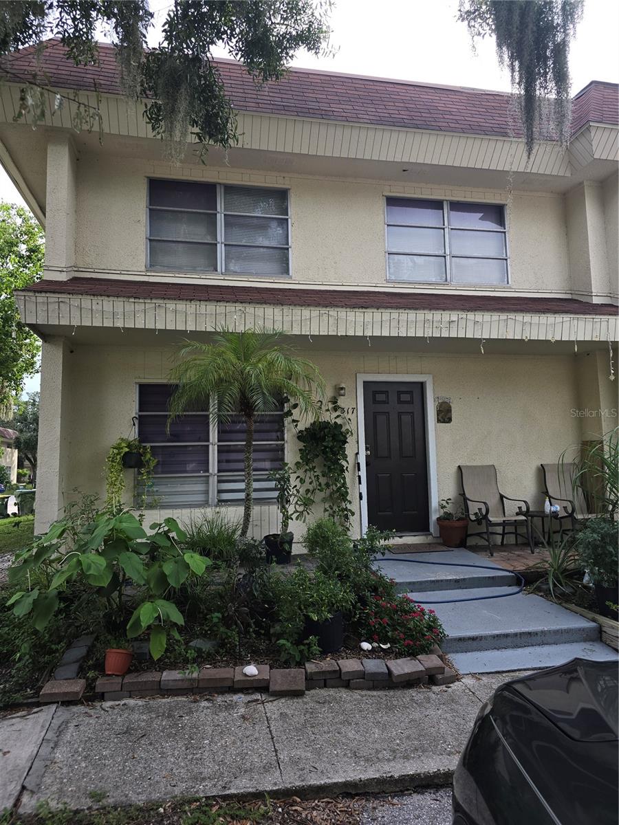 GREAT LOCATION, CLOSE TO DOWNTOWN SARASOTAN SRQ AIRPORT, EASY ACCESS TO I-75, UTC MALL, UNIT IS RENTED AND TENANTS WILL LIKE TO STAY. VERY CLEAN UNIT.