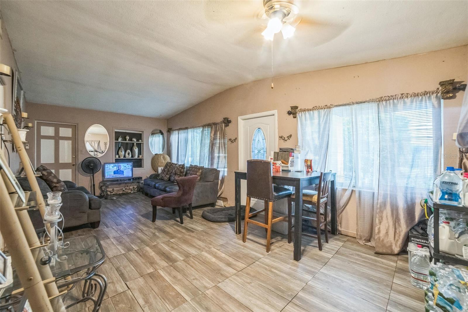 Discover a hidden gem to move fast in a sought-after Orlando neighborhood! This charming home presents an outstanding value in today’s market and invites you to act quickly before it’s gone. With a welcoming layout and fresh appeal, enjoy easy access to local shopping, dining, and entertainment, with all the convenience you want. Don’t miss this rare opportunity—get in today while it’s still available!
