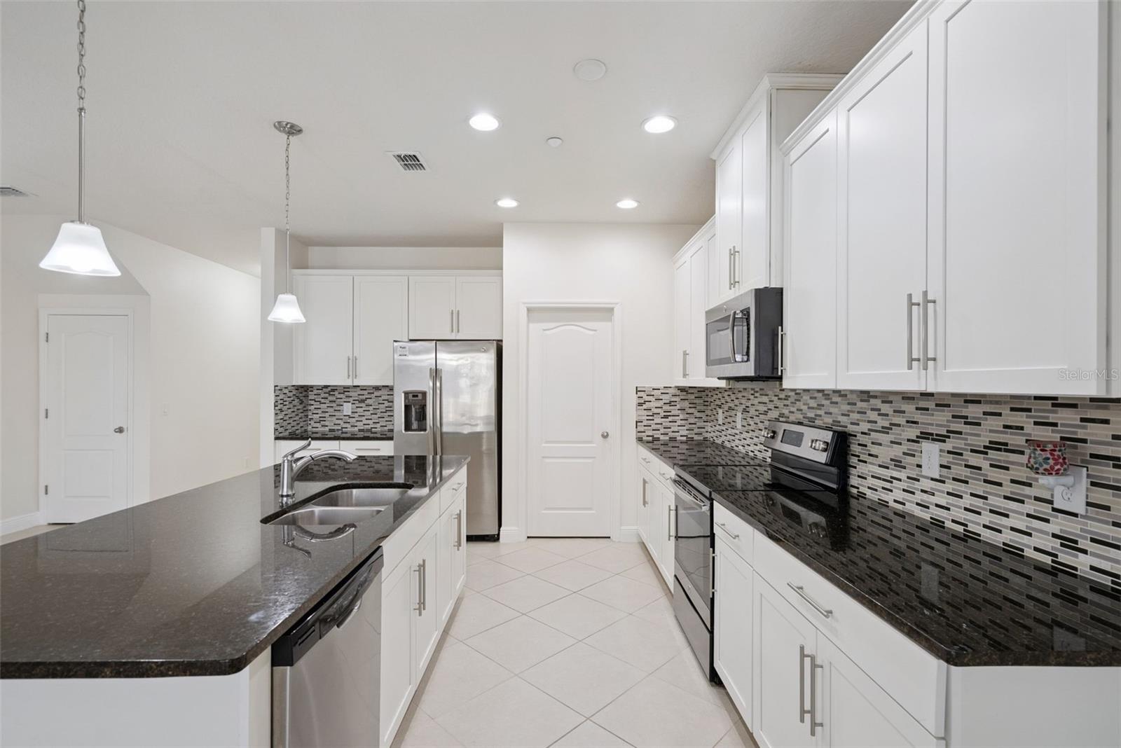 ALOMA TRAILS - Residential